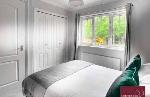 Woking 2 Bedroom House Parking Garden - Photo 8