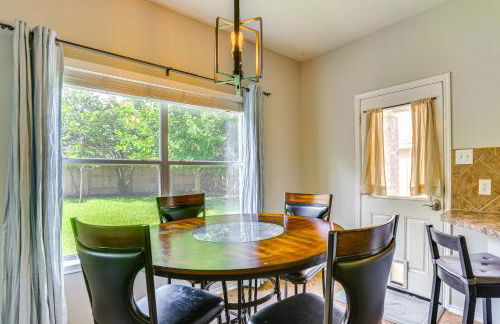 Fish and Hike Pet-Friendly Humble Home with Yard - Foto 8