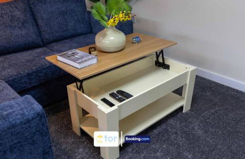 Large 2 Bedroom Apartment By The One Retreats Short Lets & Serviced Accommodation Horley Close To Gatwick Airport - Foto 21