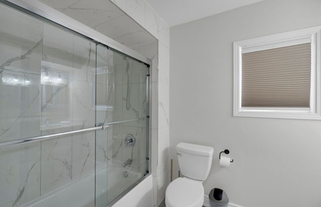 Beautiful House - On A Quiet Street - Photo 44