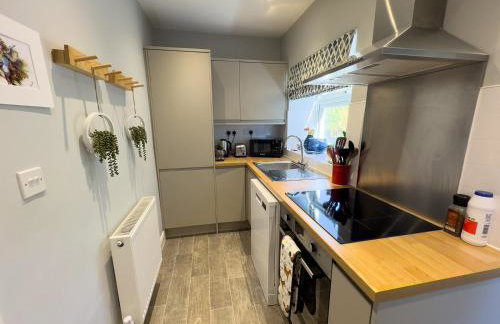 LITTLE RED HOLIDAY HOME - 2 Bed House with Free Parking within West Yorkshire, local access to the Peak District - Foto 27