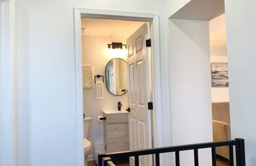 Comfy Cozy 2BD-2BA apt in Federal Hill - Photo 19