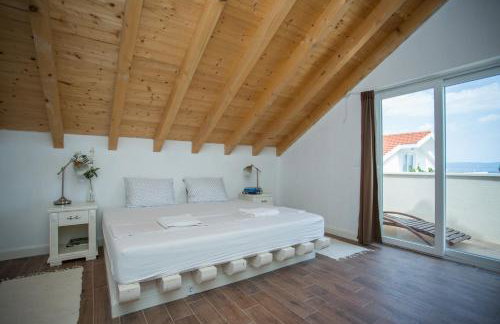 Captain's Attic - Photo 19