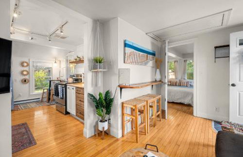 Babes Bungalow by Leavetown Vacations - Photo 1