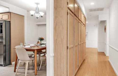 King Suite, 5 Queen beds Spacious Modern Home - Foto 40