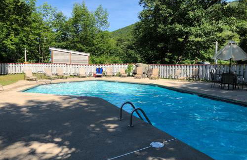Loon Mountain Retreat with Pool and Hot Tub - Foto 44