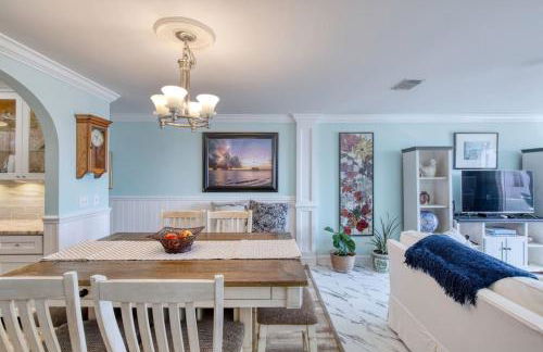 Oceanfront Elysium with a pool - Photo 17