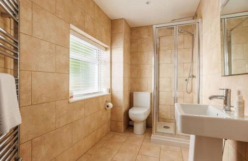 Cove Lodge - Photo 2