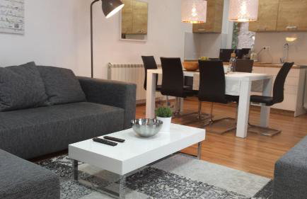 City Lights Apartment - Photo 16