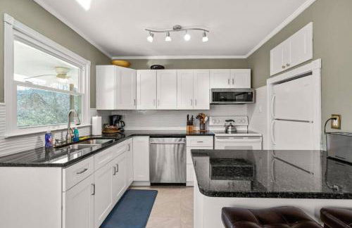 Serenity Views Retreat - Close to City and Parkway! - Foto 34