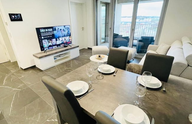 Luxury Flat with Parking & Large Terrace - Foto 8