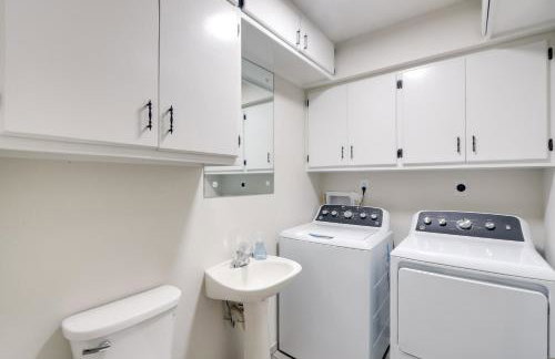 Group Getaway with Private Yard in Wichita! - Foto 26