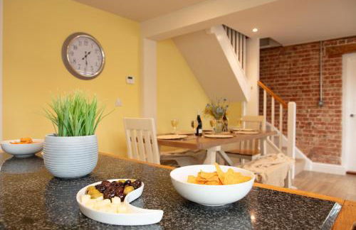 City to Country Retreat Luxury Cottage with Hot Tub - Foto 59