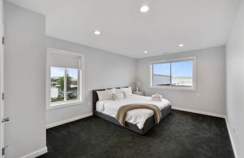 Piermont Waterfront Villa with Hot Tub - Photo 37