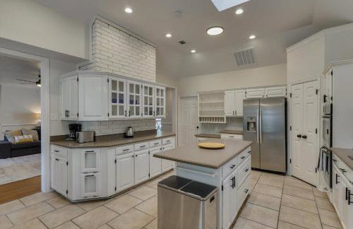 Luxurious 5 Bedroom Retreat with Pool - Foto 12