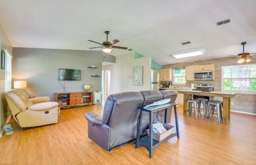 Relax Fireside Riverfront Inglis Duplex with Dock - Foto 5