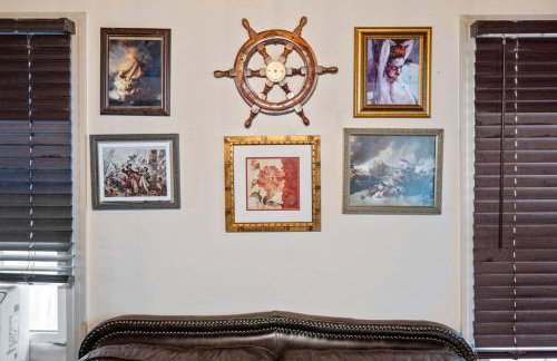 Romantic Colonial Hideaway in Historic Downtown - Pet Friendly - Foto 16