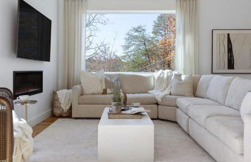 Heated Hydro Pool -Spa - Plunge - Luxe AVL Retreat - Foto 26