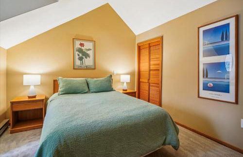 Highridge B14 Enjoy the view ski back trail shuttle service sports center - Photo 41