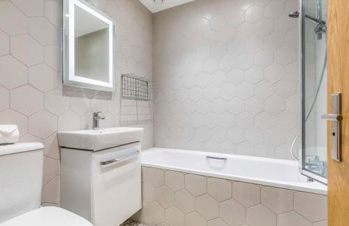 Stylish and fresh 4 bed beach house with garden - Pass the Keys - Foto 8