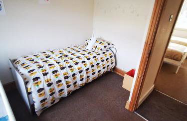 Spacious 6 bedroom House in Dudley with optional Nursery-Drive and Garage-Families and Contractors Welcome - Foto 52