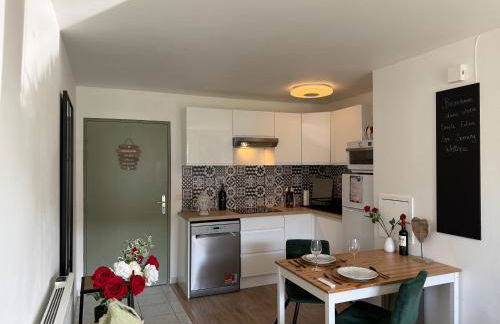 Suite Eden Spa, Appart'hôtel bien être , Patio de standing barbecue - TV XL CinéSport, Lit Q-Size, Wifi, P-Gratuit en Résidence - Foto 7