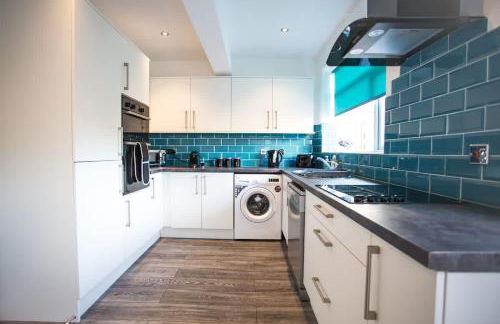 Halford House 3 Bed Town Centre Home from Home with Parking for 2 cars Prime Location Tamworth - Photo 31