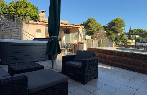Petite maison type cabanon avec accès piscine et jacuzzi chauffés - Foto 11