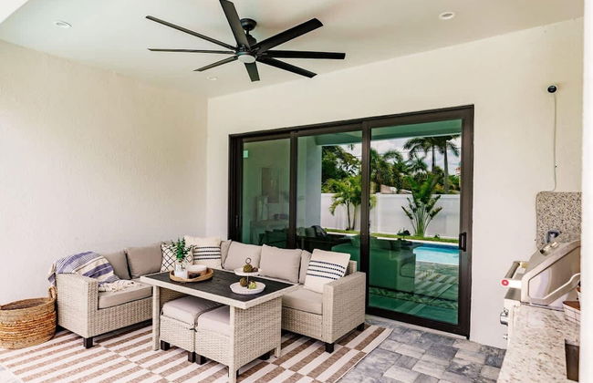 Luxurious Naples 4BR w Pool by Vanderbilt Beach - Photo 36