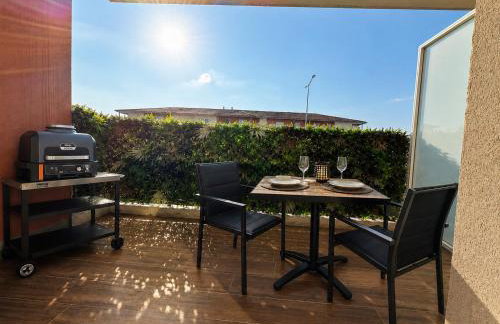 Suite Eden Spa, Appart-hôtel 3 étoiles 40m2 aux portes de Lens, Spa privé illimité, Écran géant, Box Orange, Netflix et Sport, Patio couvert barbecue, Parking gratuit en résidence privée calme, Chambre séparée, Cuisine équipée, Lit Queen Size, Wi-Fi fibre - Foto 6