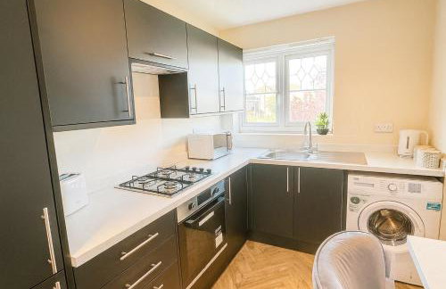 Manchester Stay Hub - 2BR with Free Parking, Near Airport & Attractions - Foto 17