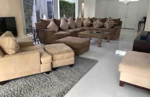 Beautiful 4BD and 3BA Pool Jacuzzi Vacation Home - Foto 14