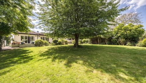 RIVER RETREAT- near Holloway U, Thorpe Park and Heathrow airport - Foto 2, Garden view