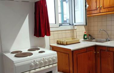 Detached house with a lovely yard 5' walk from Metro Station Agios Dimitrios and METRO MALL - Foto 13