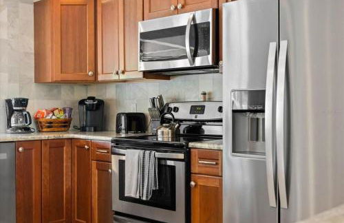 Private Village Home with Heated pool & spa with private front courtyard - Photo 9