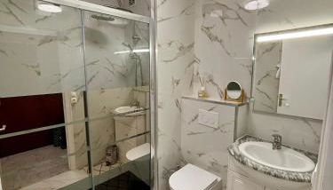 Studio avec grand balcon - Roquebrune Cap-Martin proche Menton et Monaco - Foto 5, towels, Shower