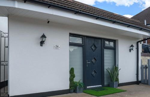 Modern and Stylish 1-Bedroom Guesthouse near M6 J10 Perfect for Business Stays & Couples Free Parking & Wi-Fi - Foto 13