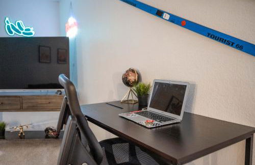 Spacious Retreat Patio, Games, and Quick to DEN - Foto 8