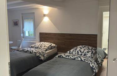 Traumhaft modernes Zimmer mit Doppelbett,,,,Gemeinschaftsbad und WC in 78554 Aldingen - Foto 4