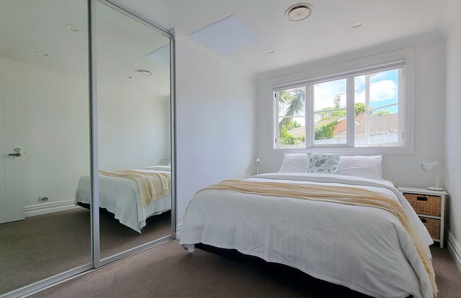 Cheerful 5 - Bedroom Home - Free Parking - Foto 5