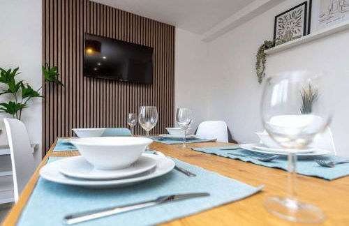 Briants, for Families & Contractors - Free Parking - Photo 4