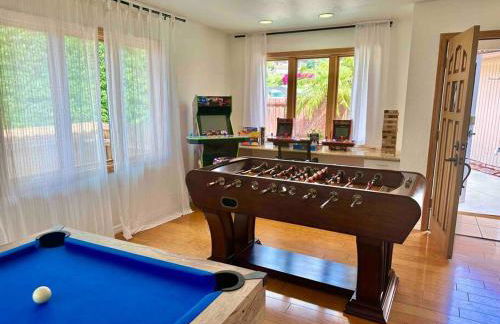 Majestic 5BR Villa with Guesthouse, Pool & Spa - Foto 41