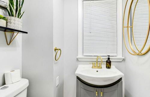 Luxurious Detroit Home - Walk to Golf and Park! - Photo 33