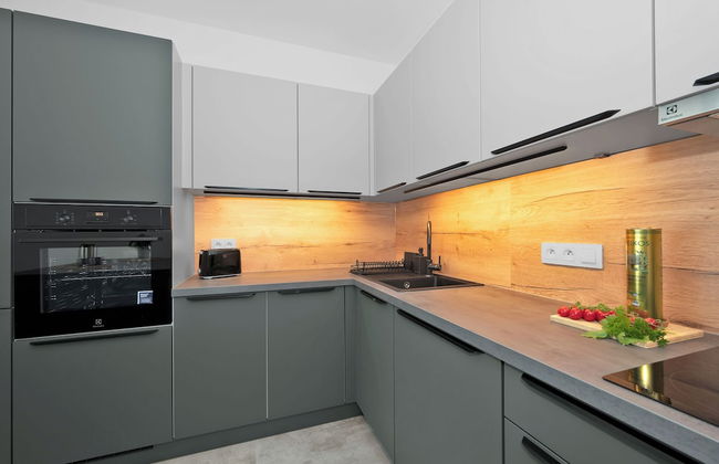 Fully equipped apartments with Terraces, Free garage parking, Netflix & AC - by Apartmány Šlapanice cz - Foto 18