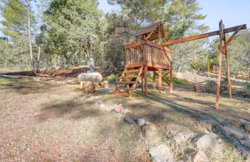 Mtn Views + Playground: Family-Friendly Pine Cabin - Foto 2