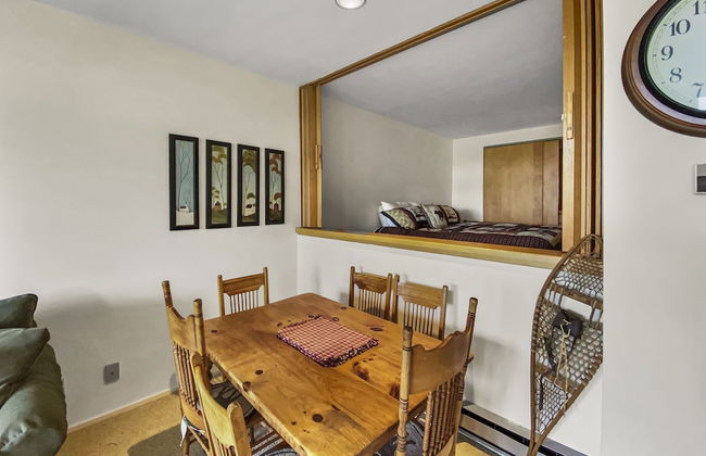 208 Village Gate Studio Bedroom Condo by RedAwning - Photo 11