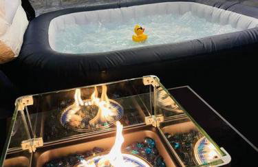 King Bed Suite, Fireside Hot Tub, Gameroom - Foto 12