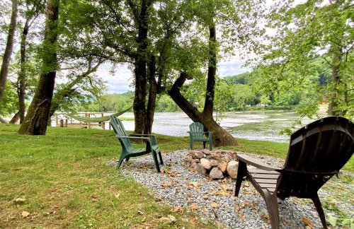 Barney's Retreat- Rustic cabin on the river! - Foto 1