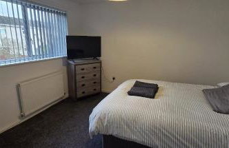 The Glen - Contractor Haven with Fast WiFi & Easy Parking by Hosterooo - Foto 9