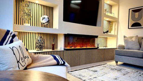 Tudor Hot Tub Family House - Foto 2